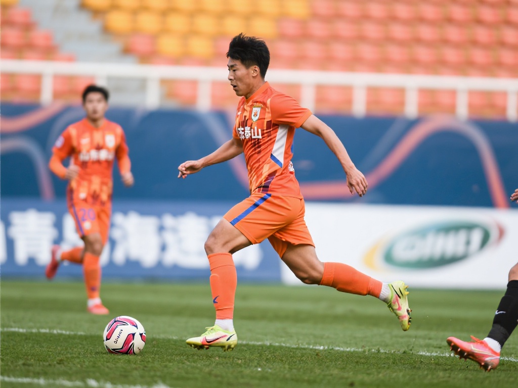 男子100米蝶泳决赛：谁将问鼎泳坛之巅？