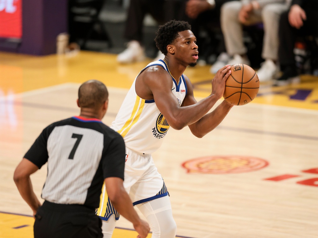 东亚杯：巴顿错失良机，中国队0-3惨败韩国队